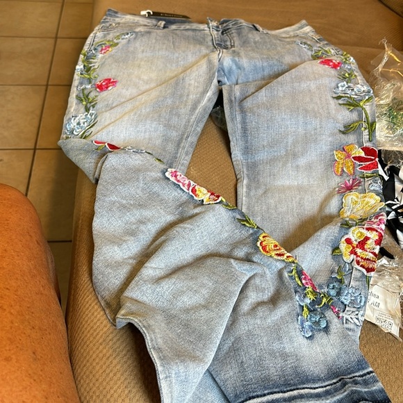 Womens 70’s Floral Embroidered High-Rise Bell Bottom Flare Jeans Denim Pants - Picture 9 of 10